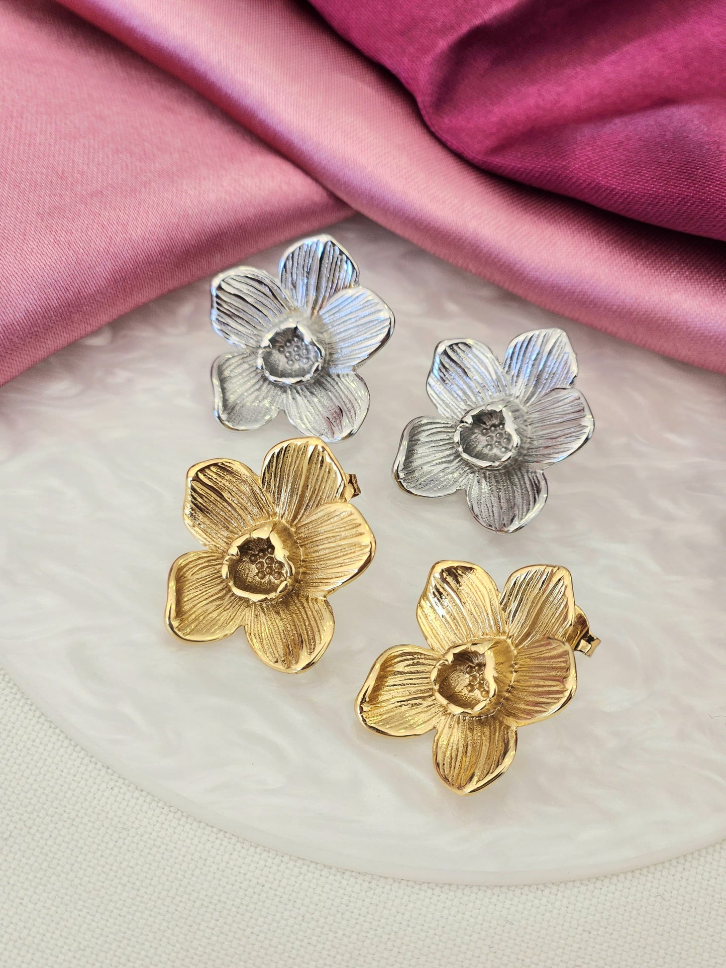 Aretes flor cinco petalos centro marcado #F25
