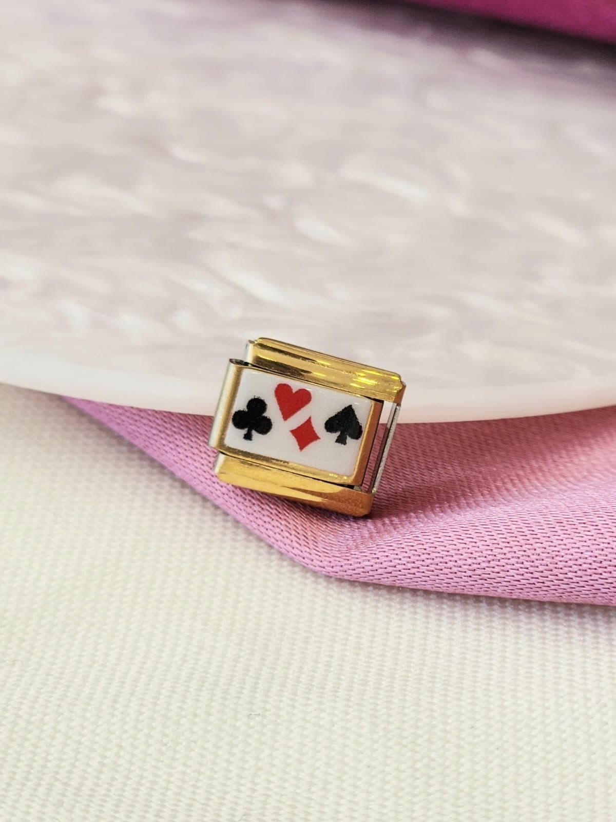 Charm dorado carta #9