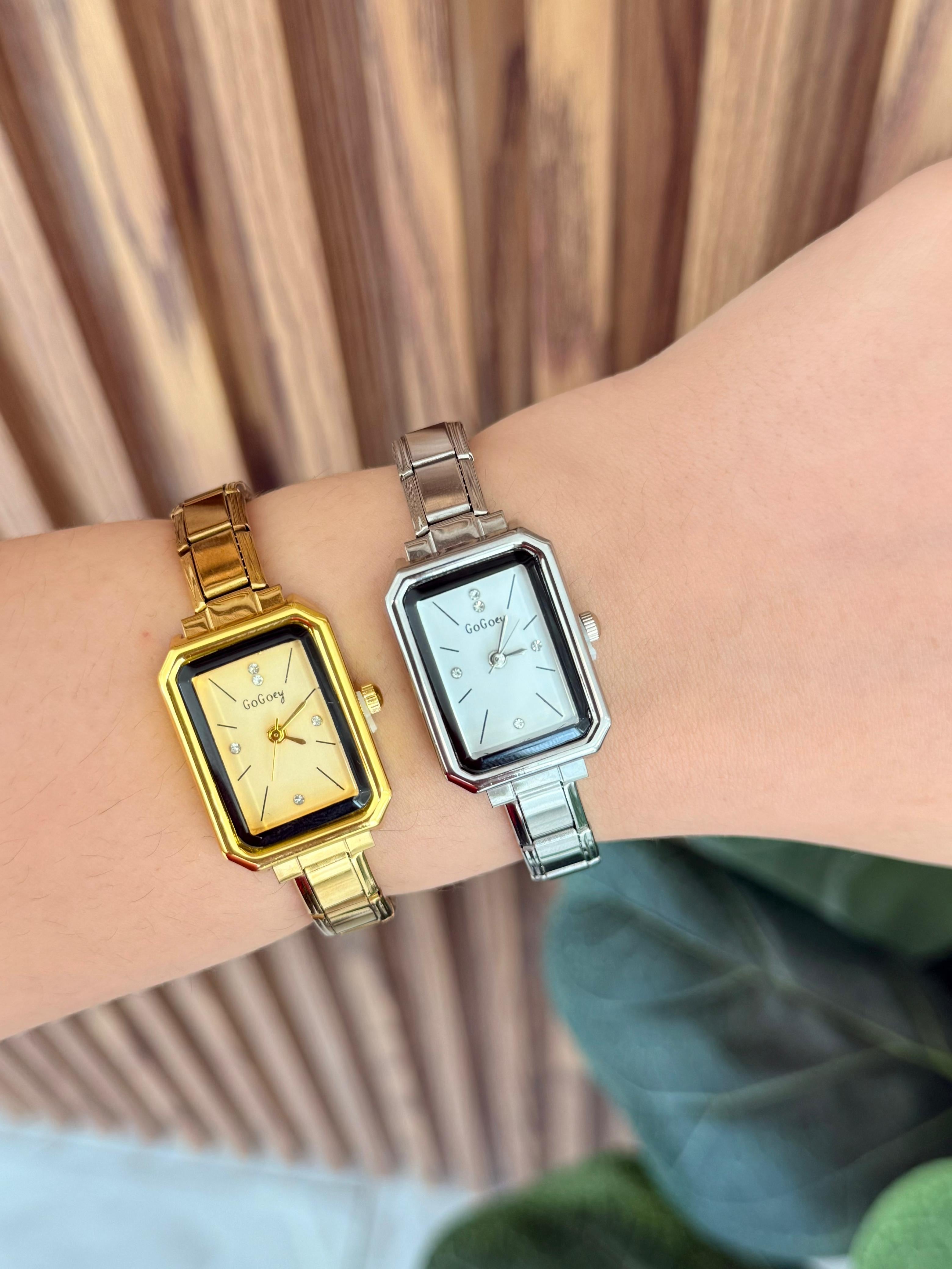 Reloj rectangular borde negro