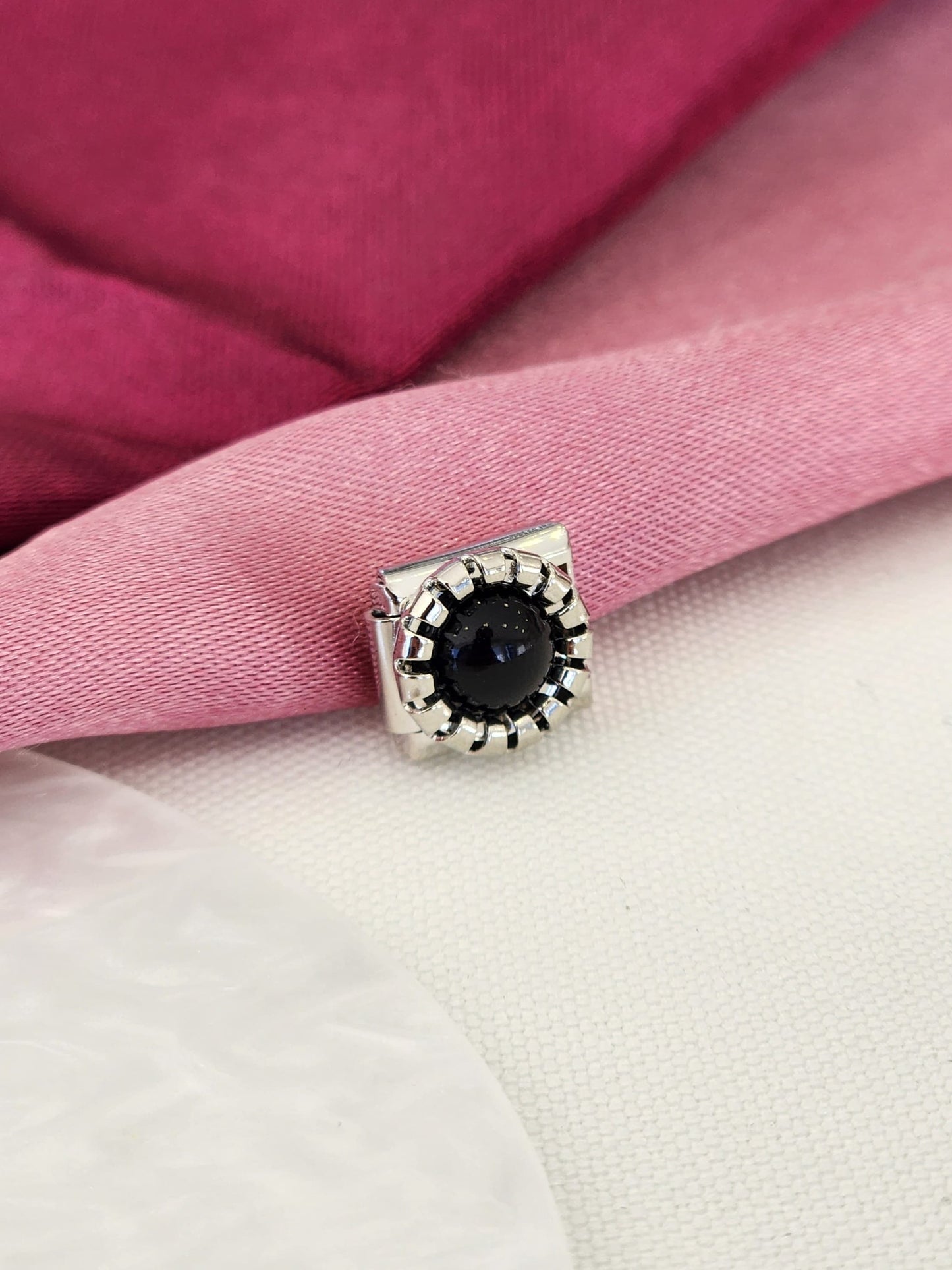 Charm plateado circulo negro #13