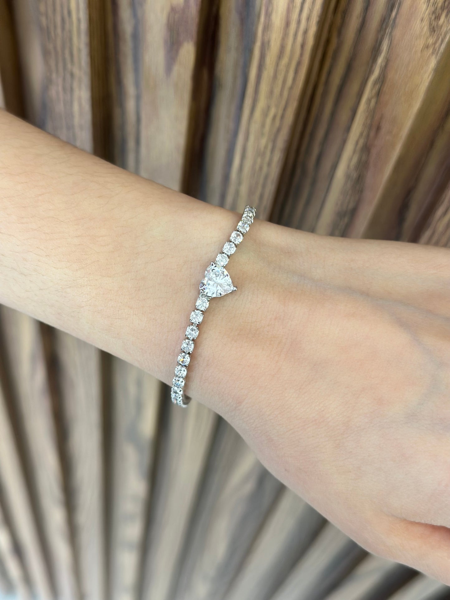Pulsera corazon central zirconias plateada#C124.1