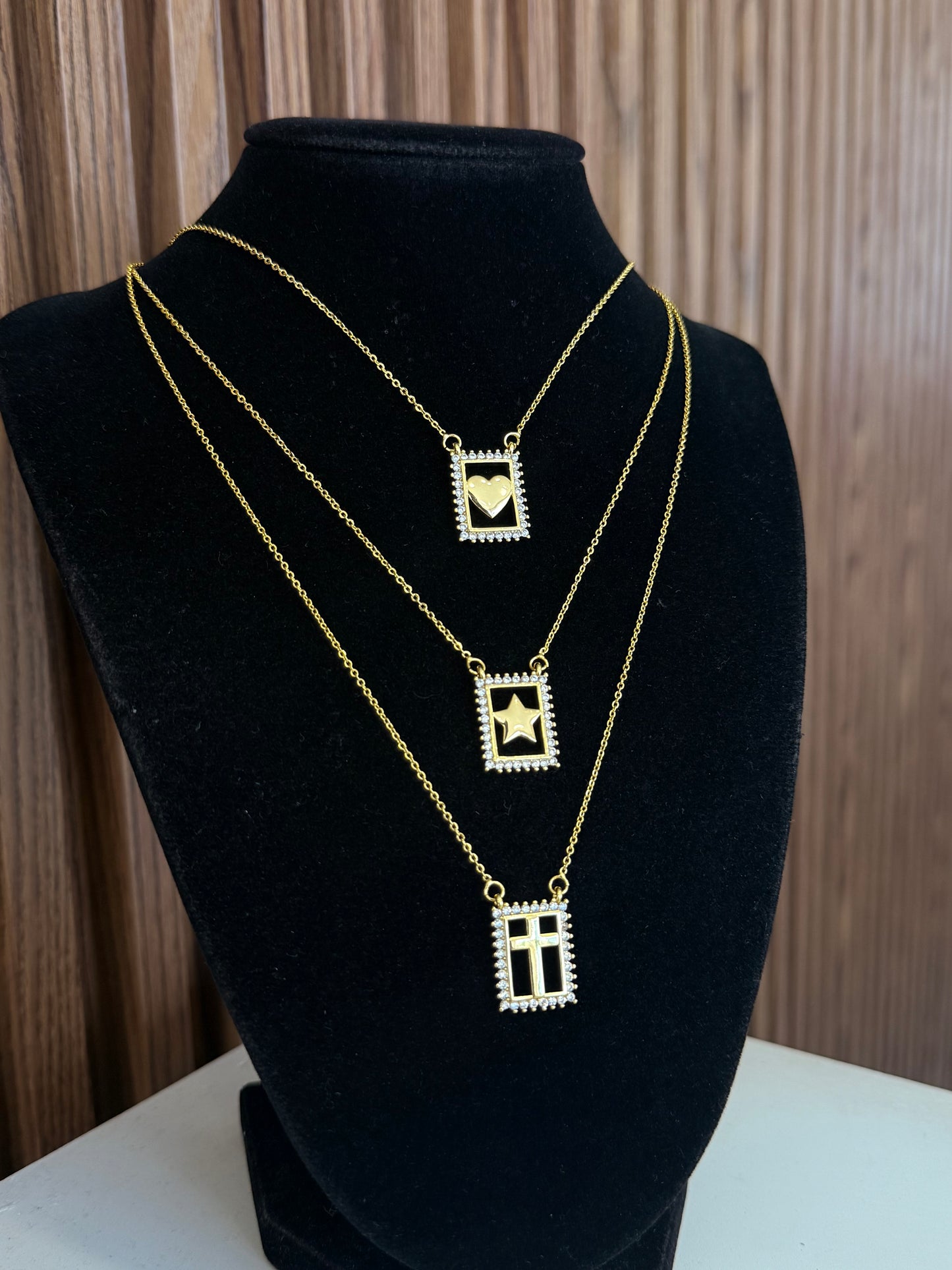Collar rectangular figura