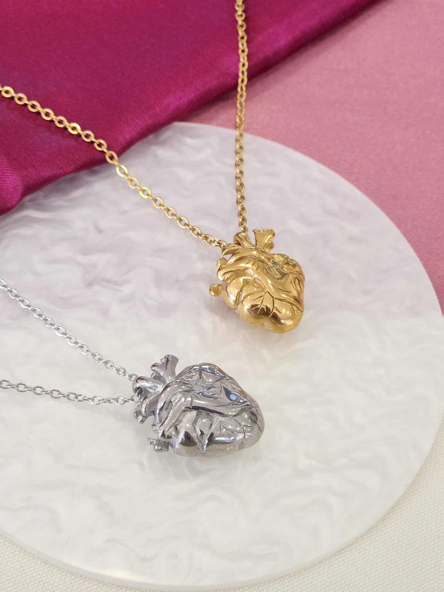 Collar corazon realista