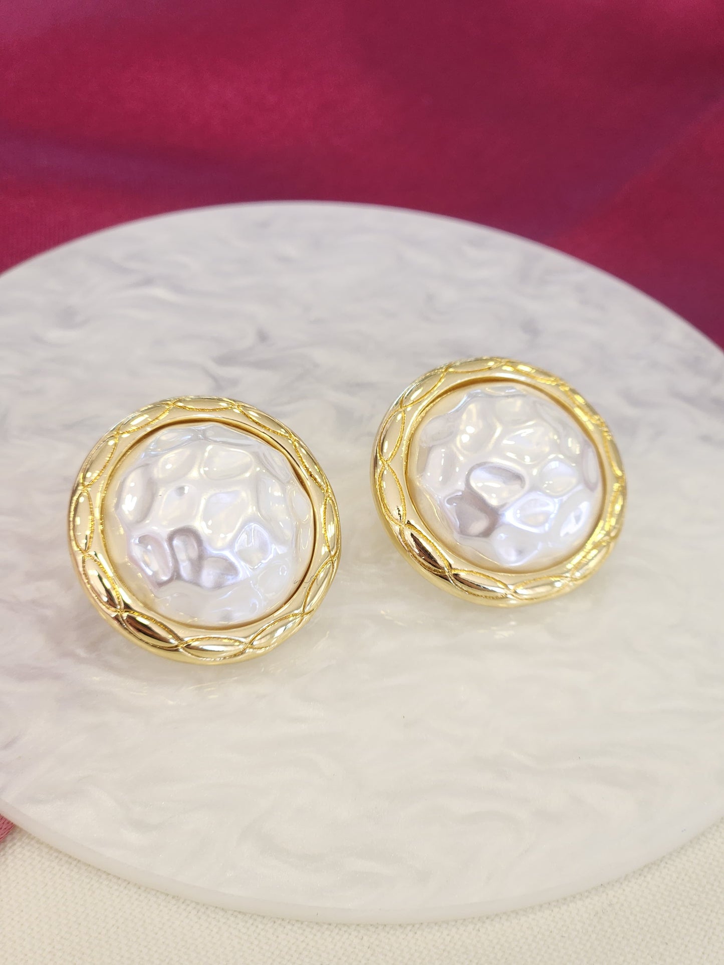 Aretes perla circular bordes dorado #C139