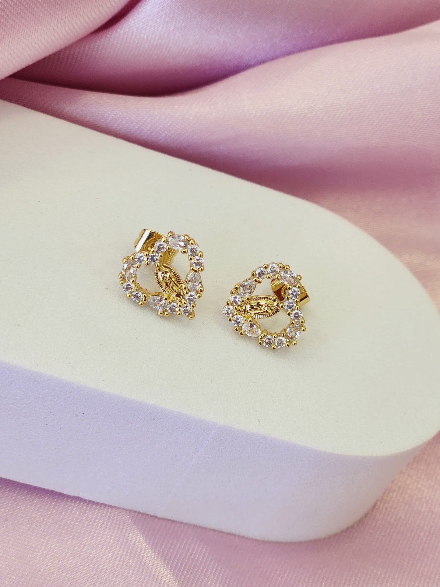 Aretes corazon virgen con zirconia #32