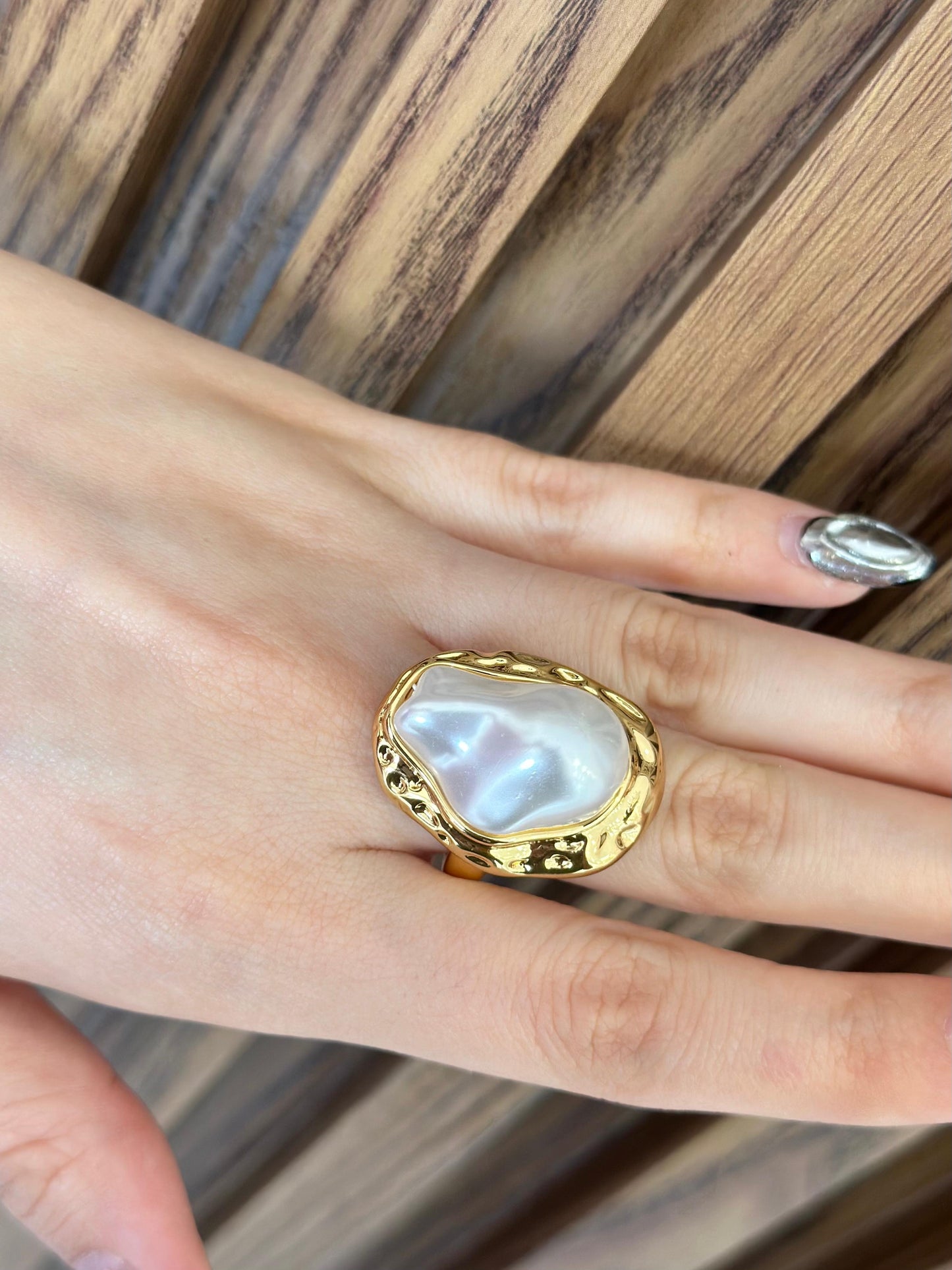Anillo perla grande irregular #220
