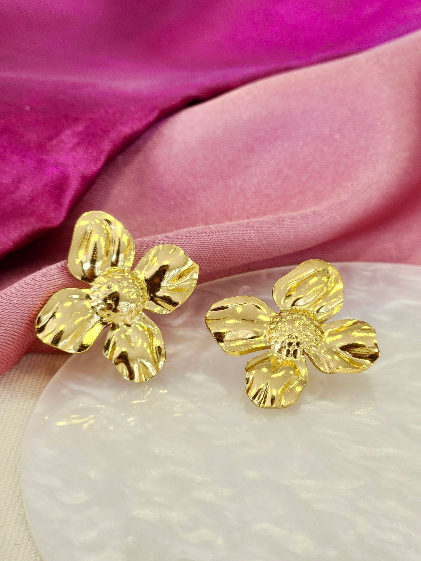 Aretes flor 4 petalos con textura #N11