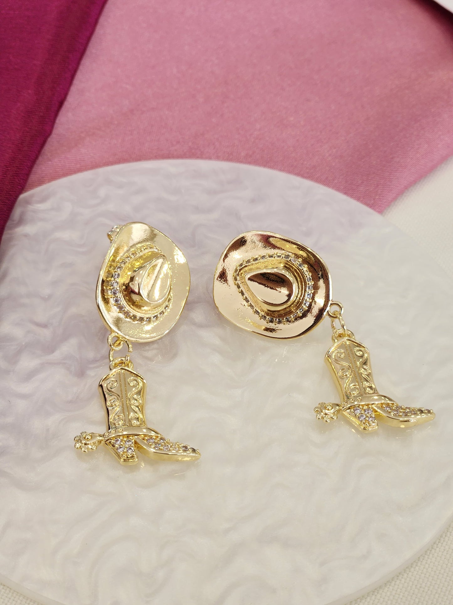 Aretes sombrero bota colgante zirconia #K18.1