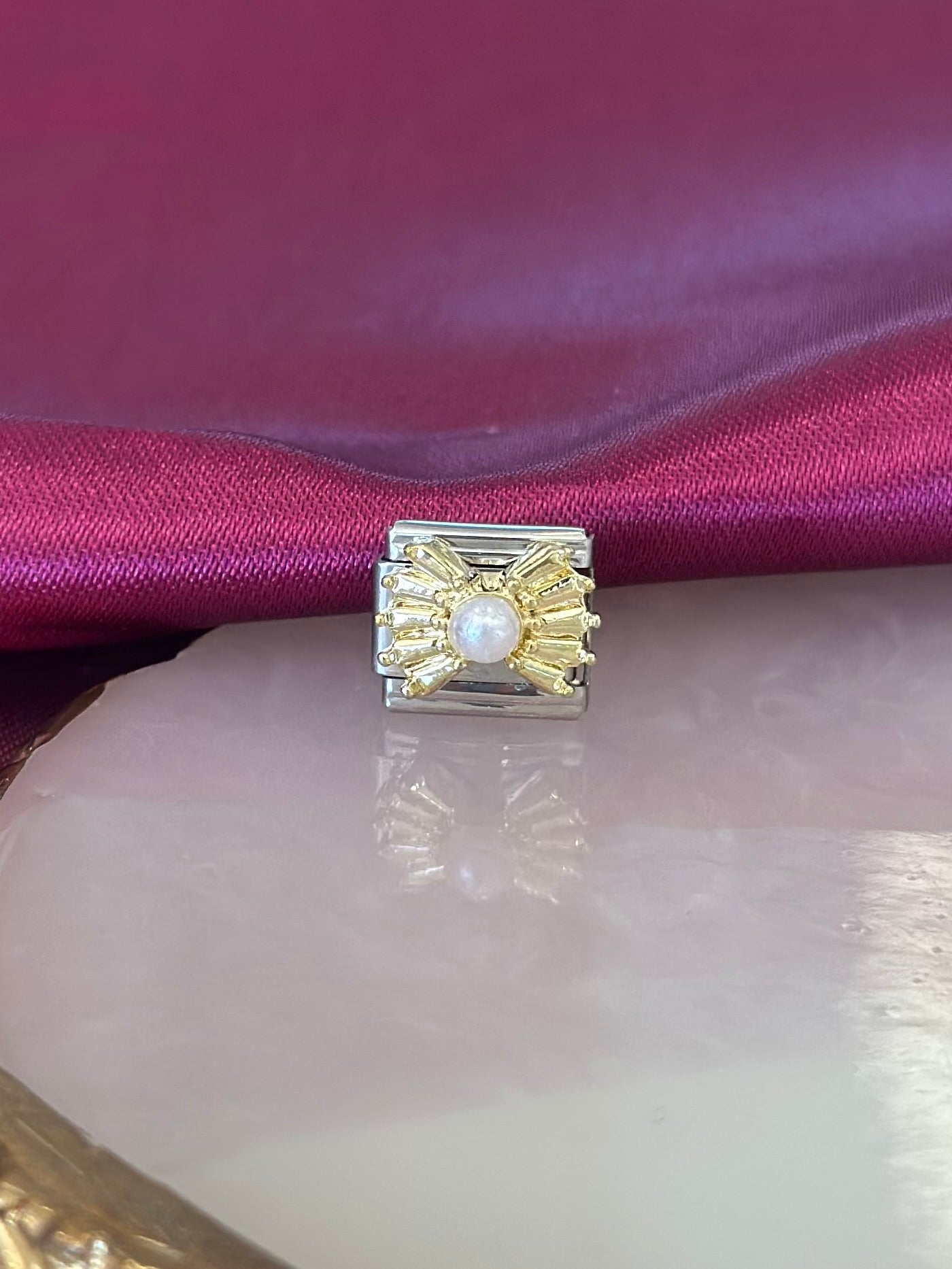Moño perla centro charm #3