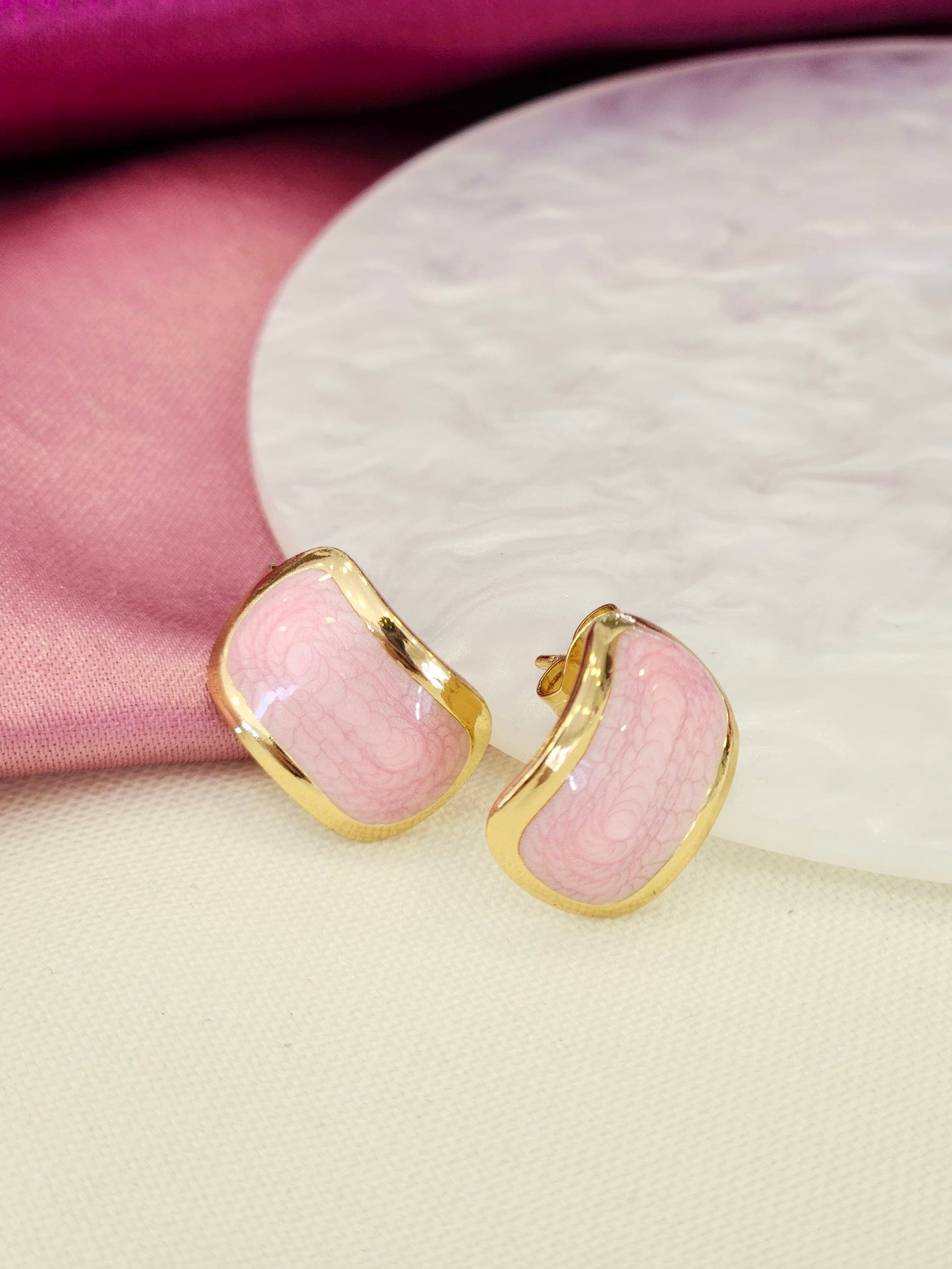Aretes rosa rectangulares verticales