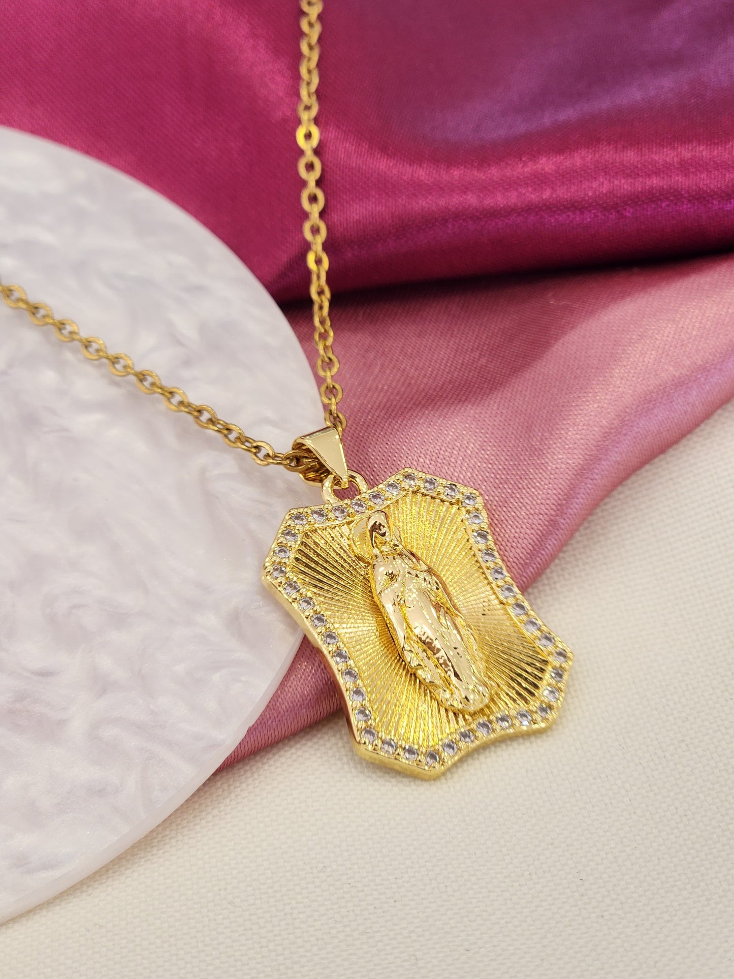 Collar medalla virgen con zirconia
