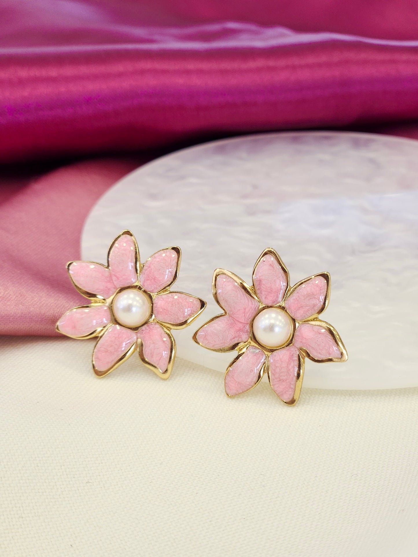 Aretes flor rosa perla centro