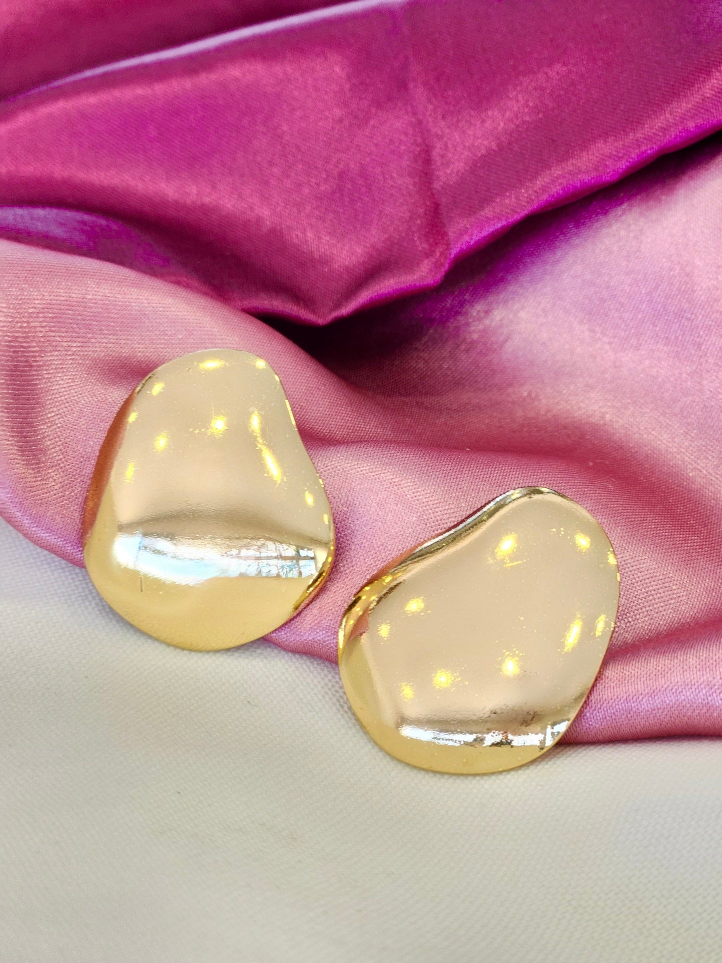Aretes irregular dorado mediano #R29