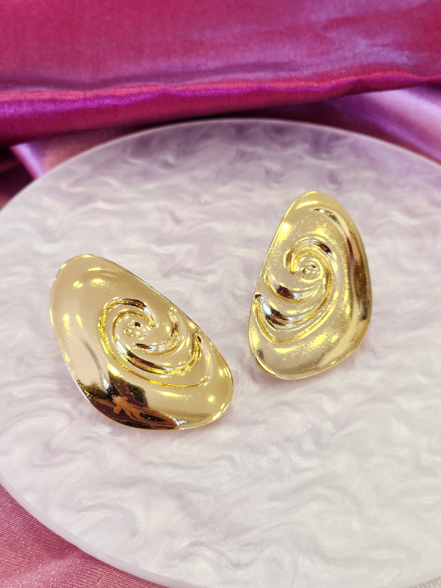 Aretes ovalados con espiral al centro #L6
