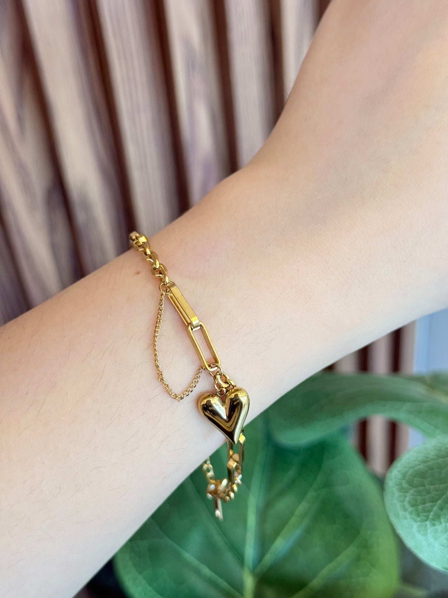 Pulsera multiples eslabones con corazón solido colgante # J0