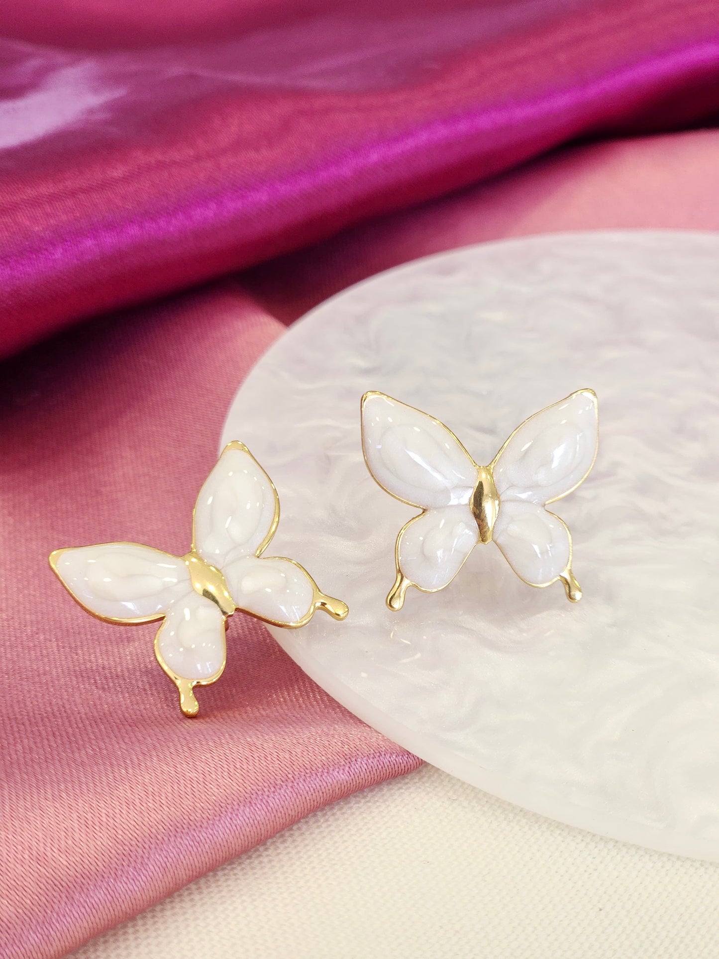 Aretes mariposa blanca