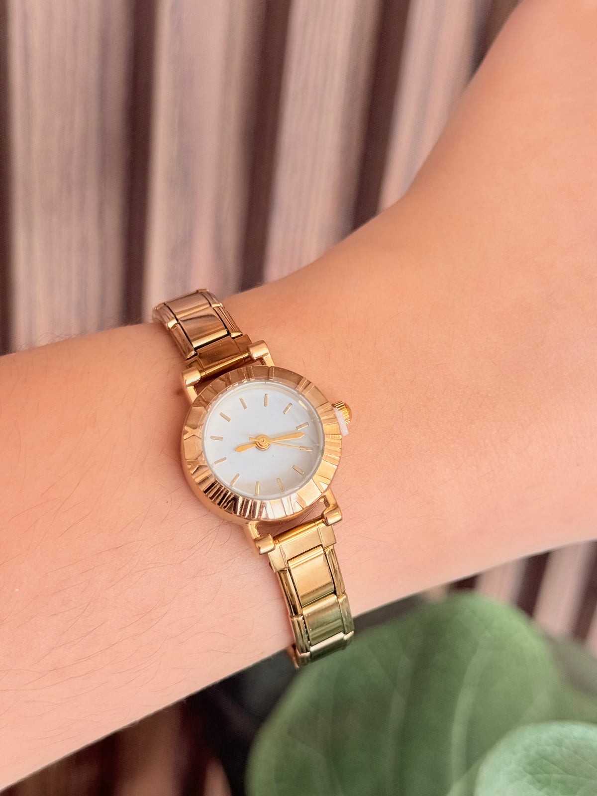 Reloj circular bordes romanos
