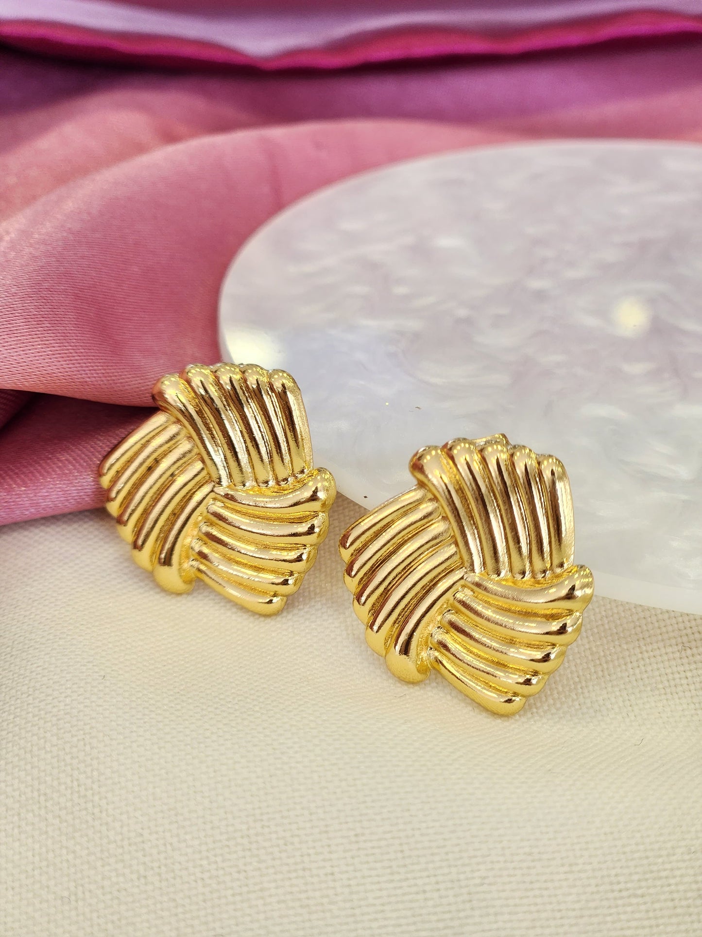 Aretes triangulares con lineas