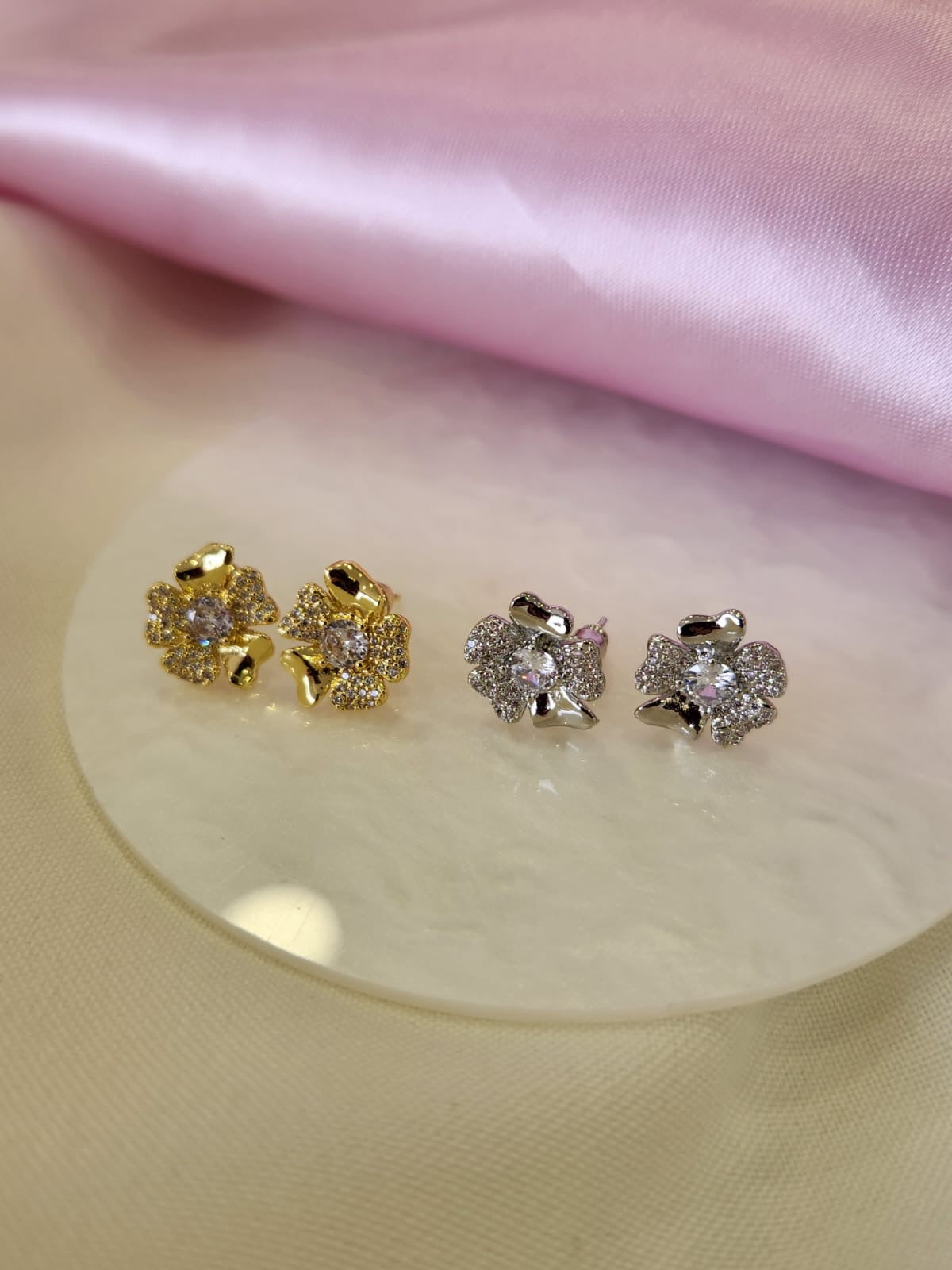 Aretes flor atractiva zirconia # E19
