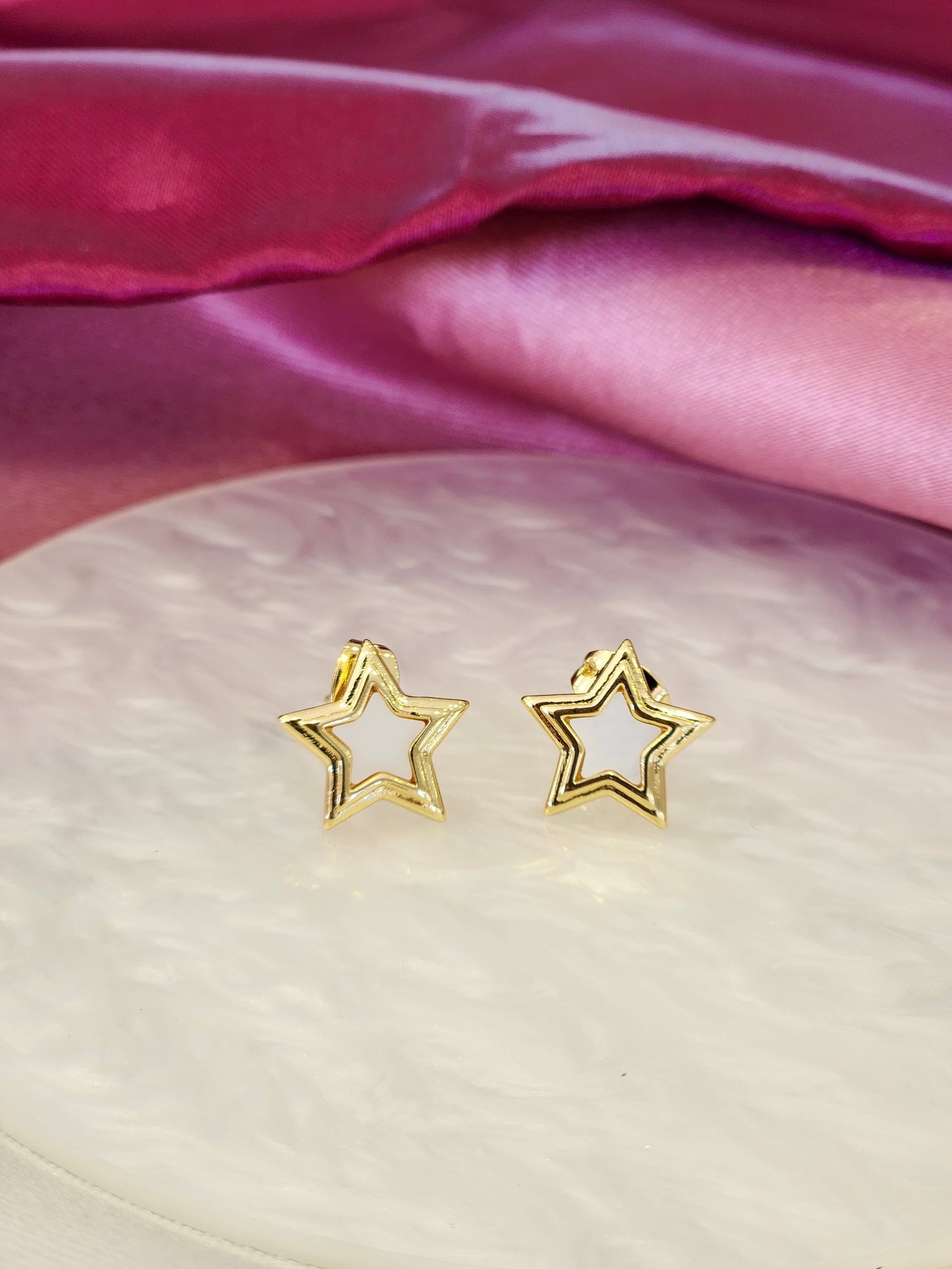 Aretes estrella blancos