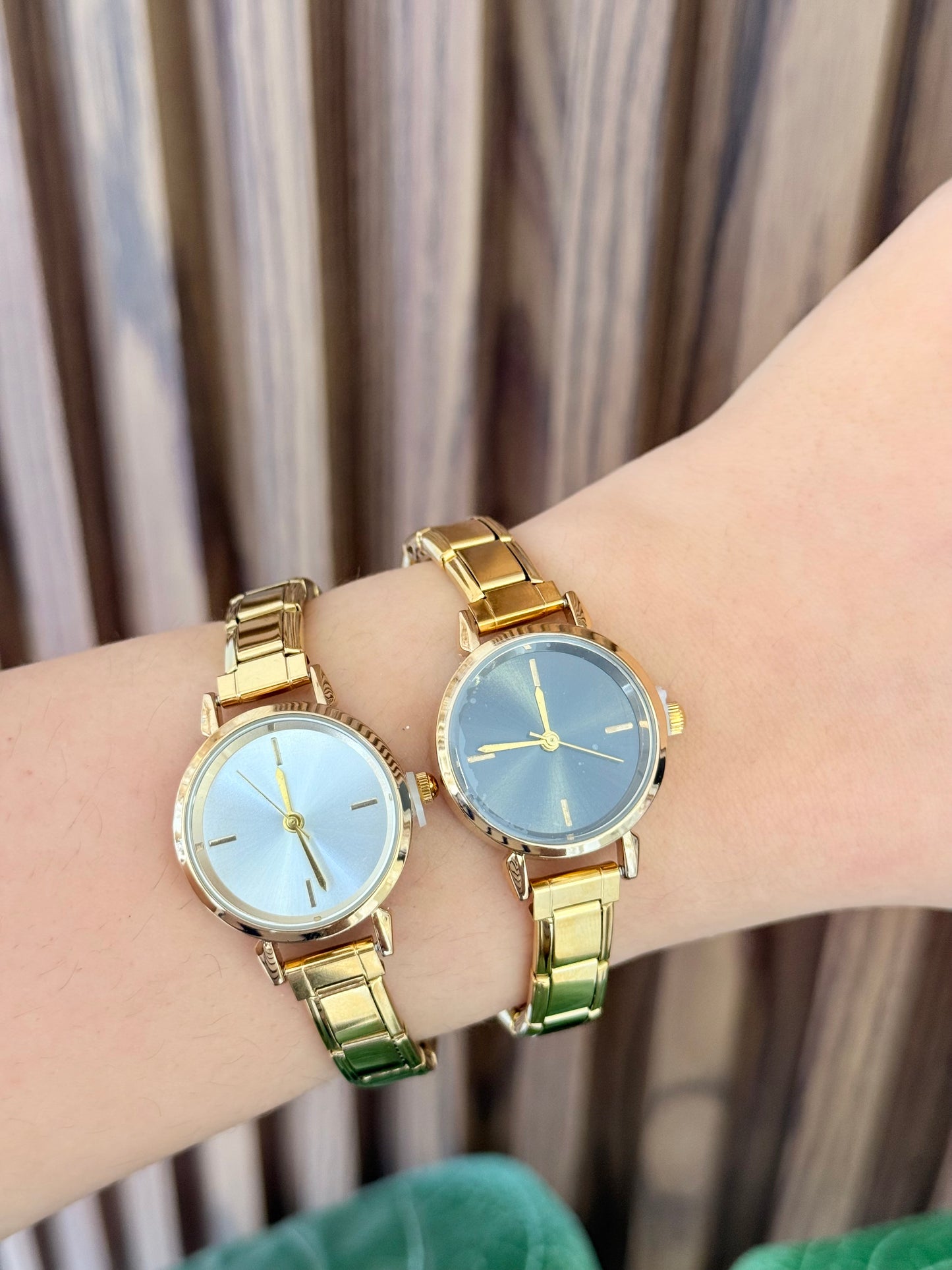 Reloj dorado lineas