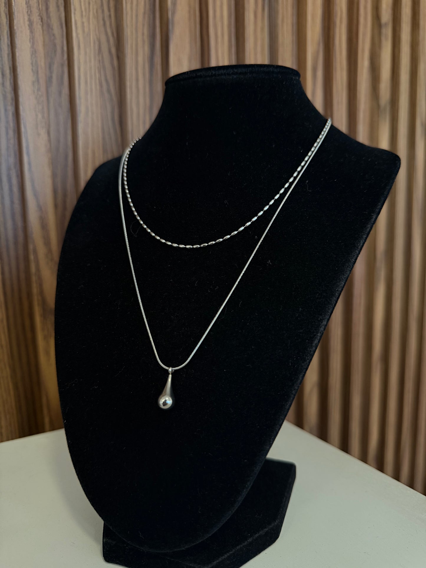Collar doble bolitas con gota