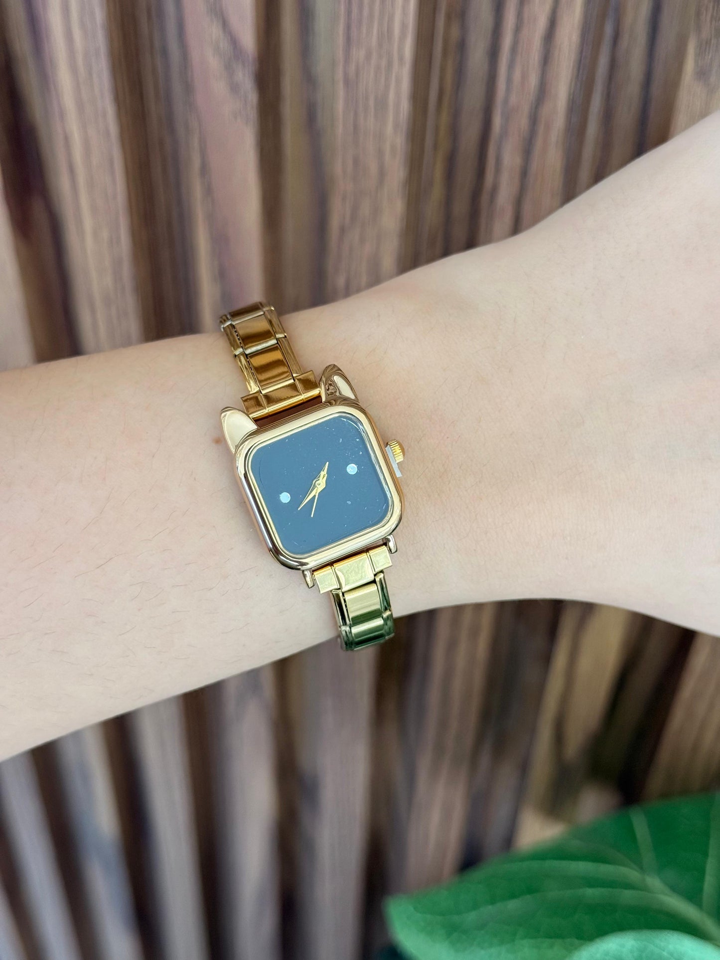 Reloj semicuadrado negro puntos zirconia #F8