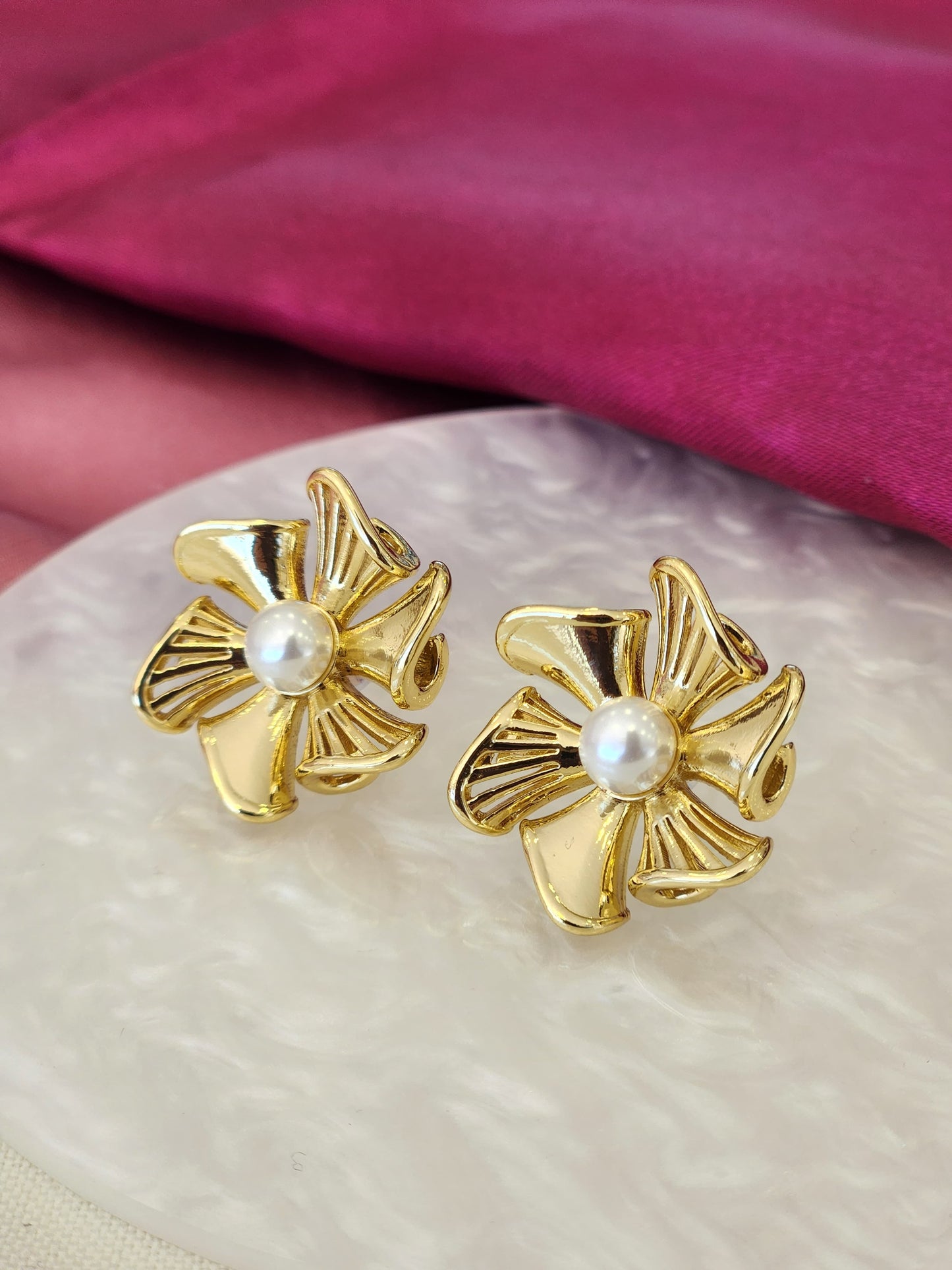 Aretes flor petalo tulipan rayados perla #K17.1