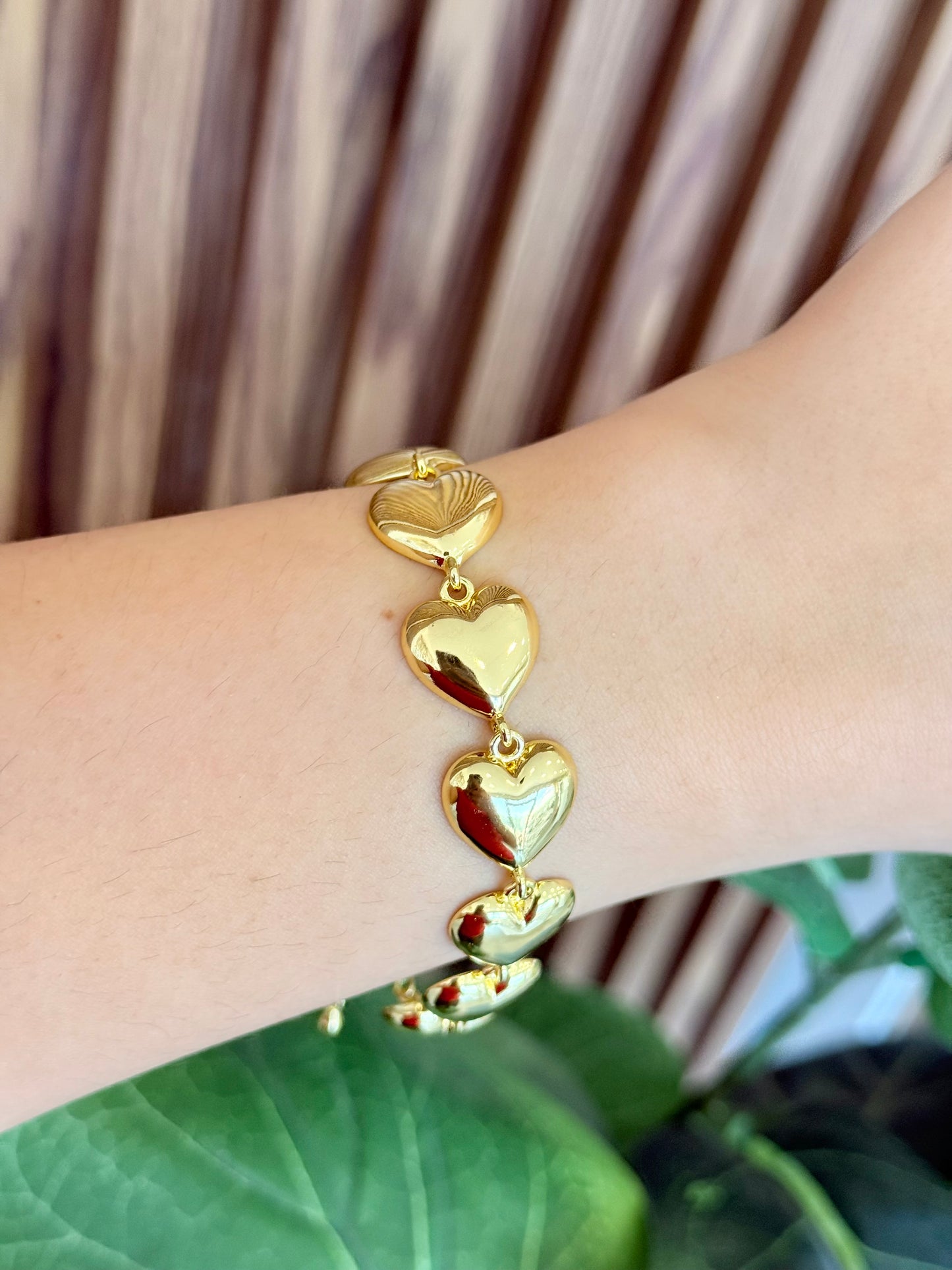 Pulsera corazones dorados seguidos