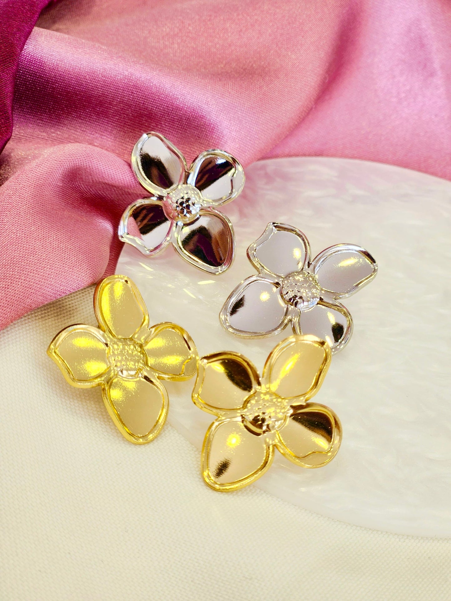 Aretes flor 4 petalos lisos