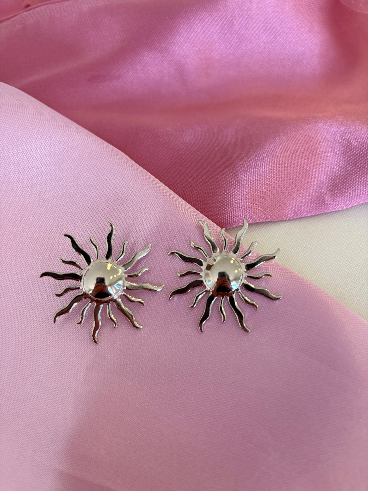 Aretes destellos sol plateado #K47