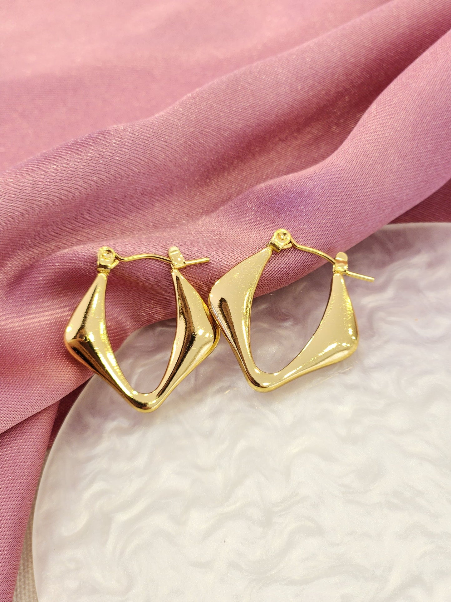 Arracadas triangular tipo diamante huecas #K11