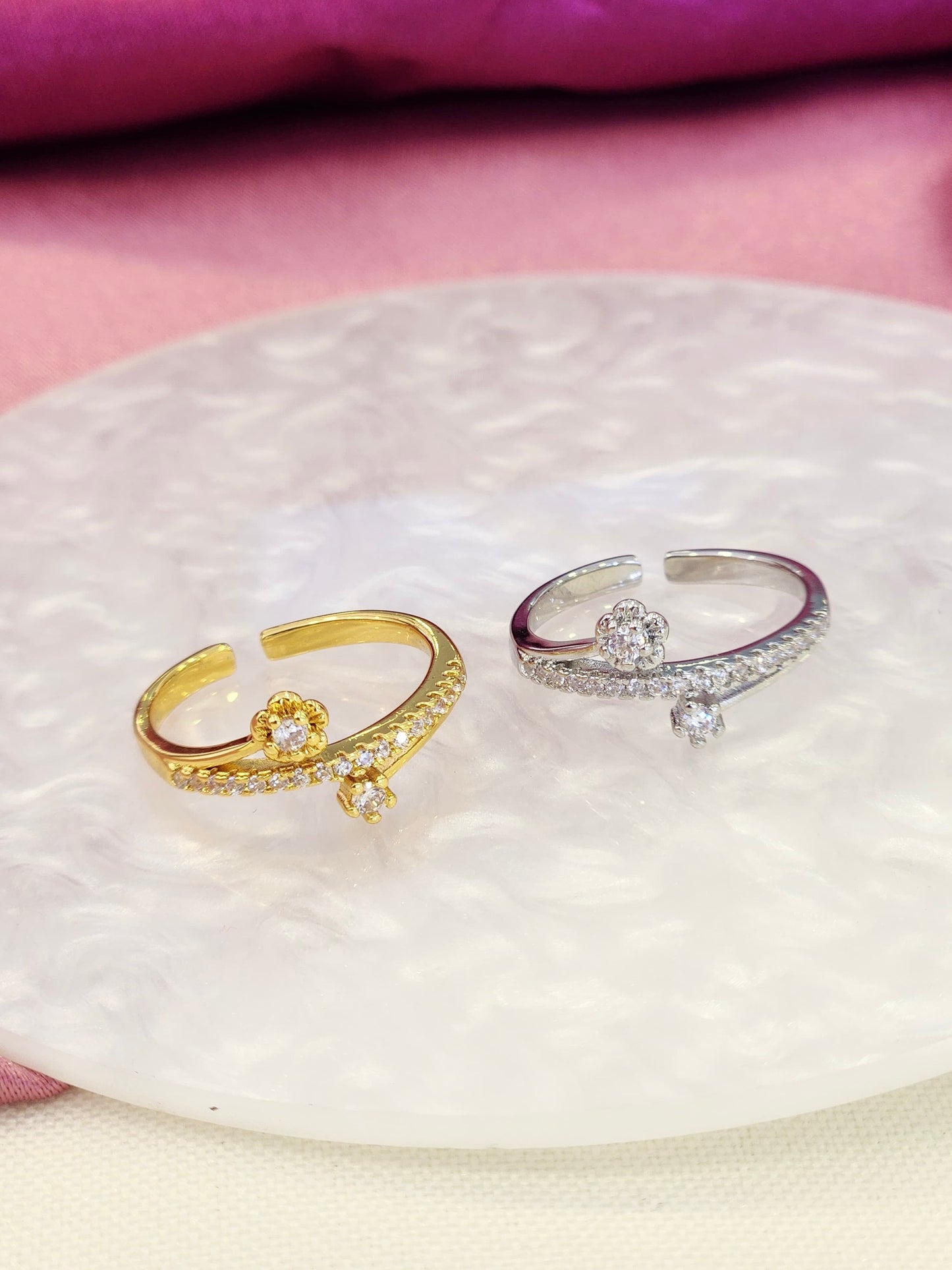 Anillo flor punto zirconia #40