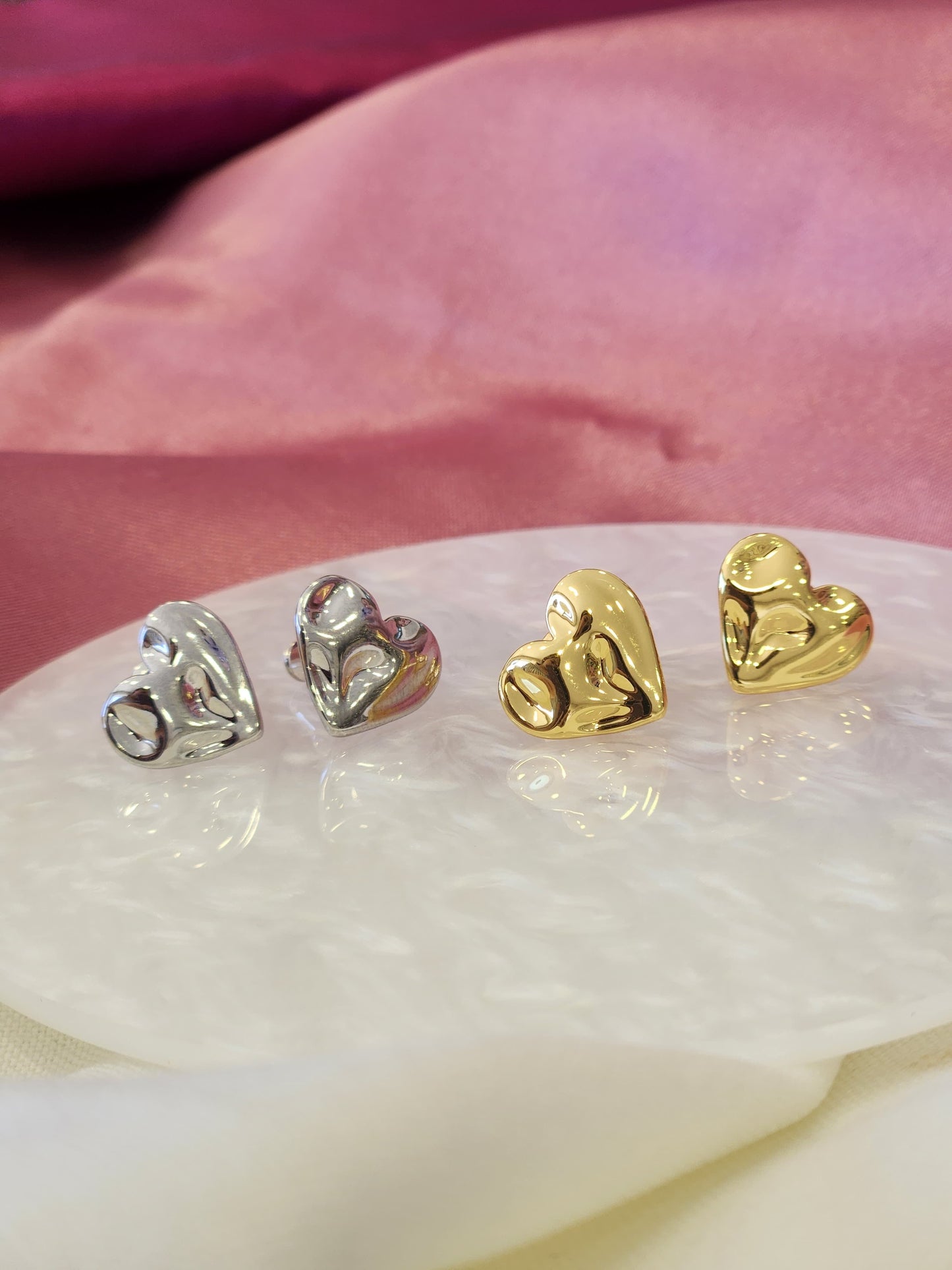 Aretes corazon solido chico hundido #G33