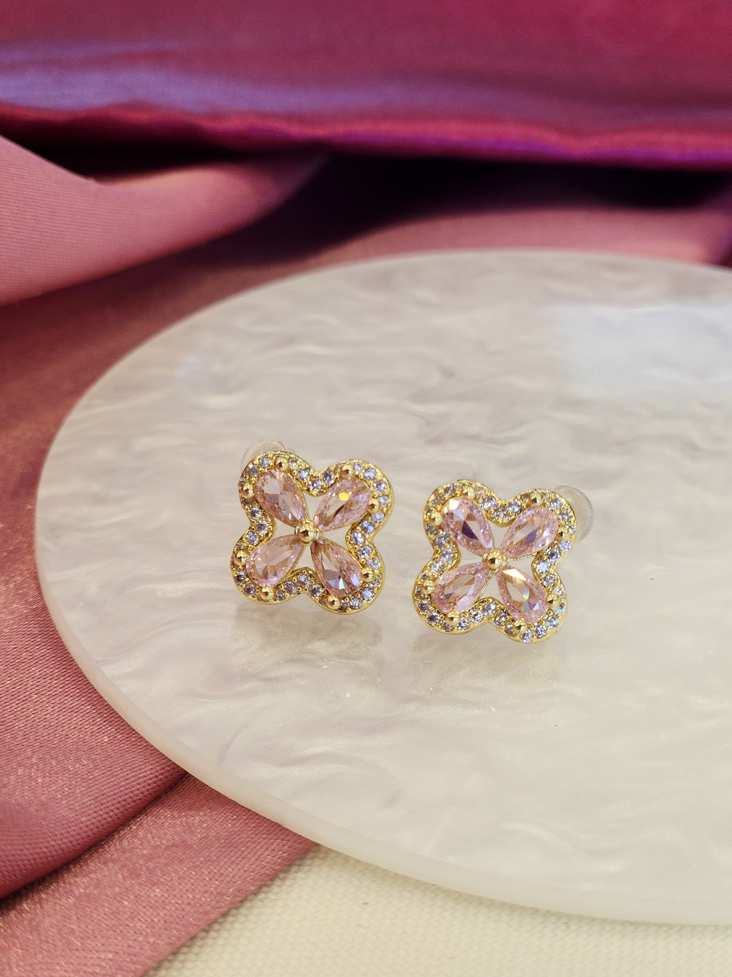Aretes trebol rosa con zirconia al rededor # 145