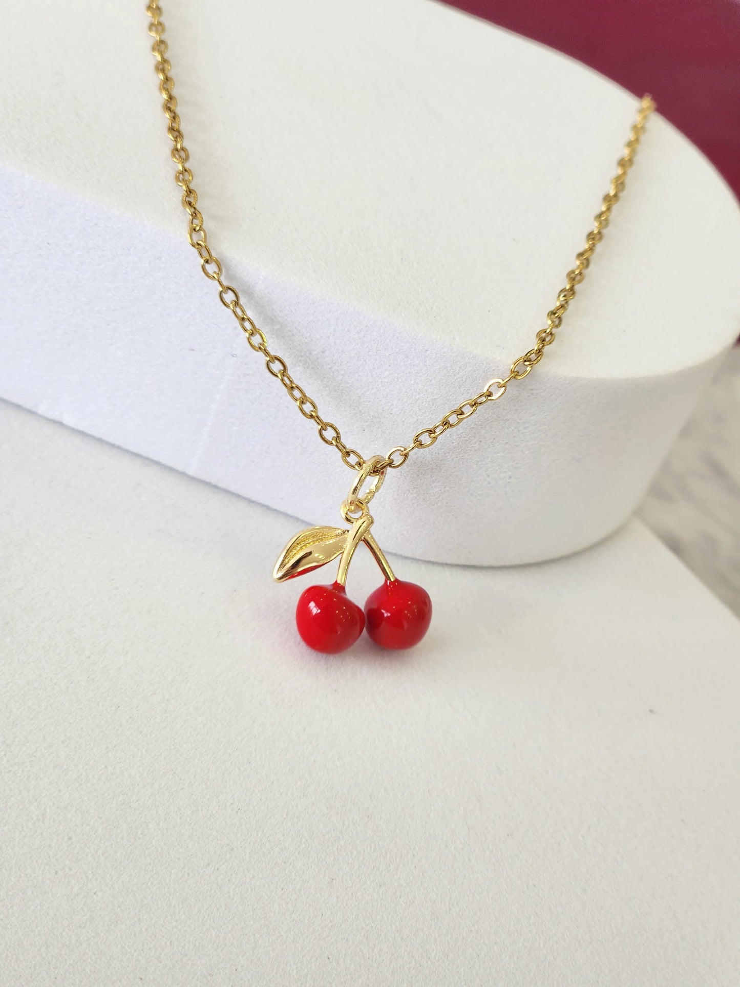 Collar cereza roja #VV