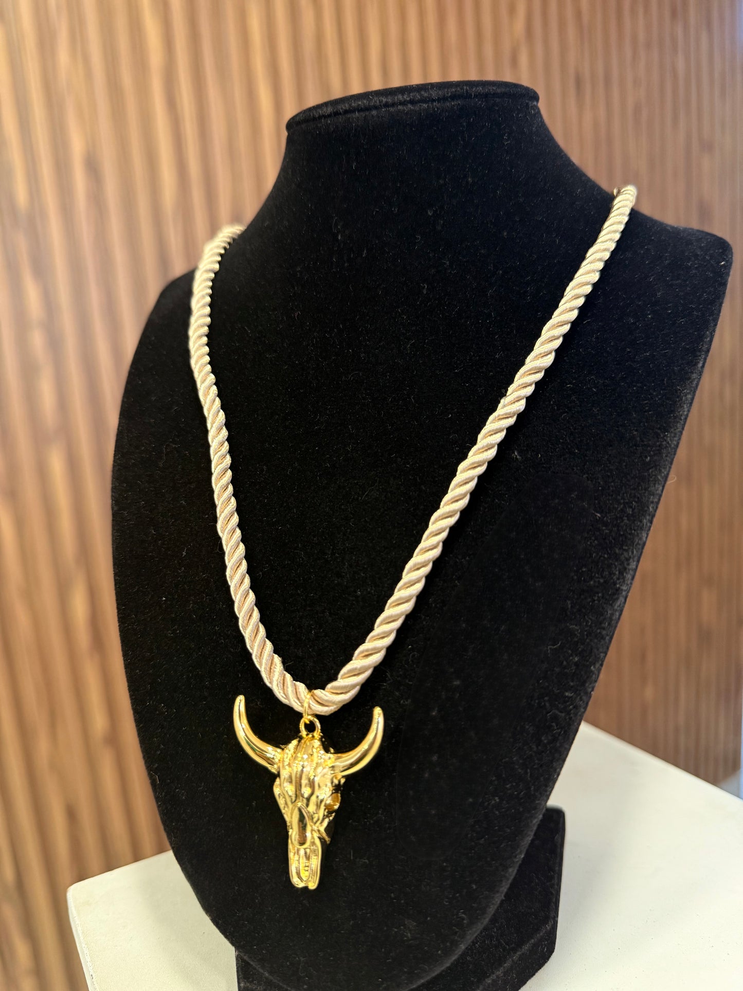 Collar toro cordon trenzado beige #K65