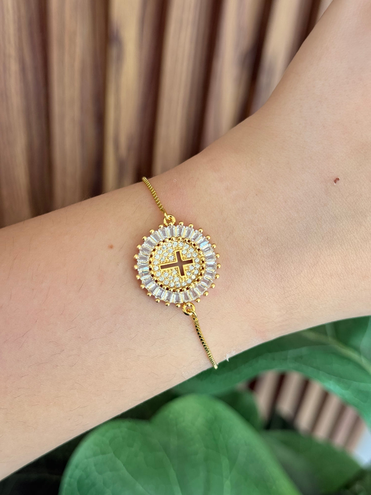 Pulsera cruz en circulo #A19