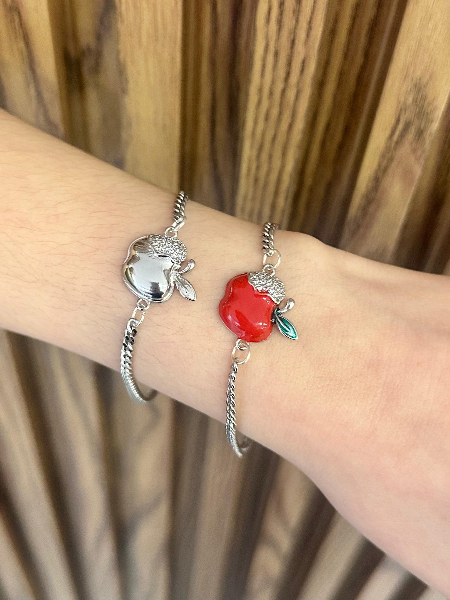 Pulsera manzana plateada #V