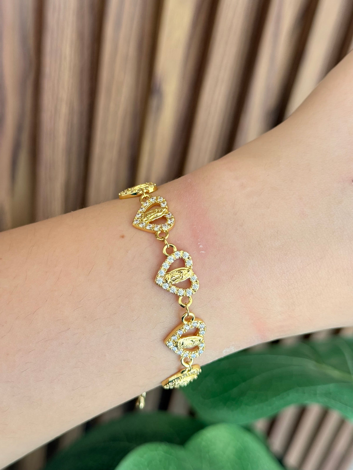 Pulsera virgen en corazones zirconia #44