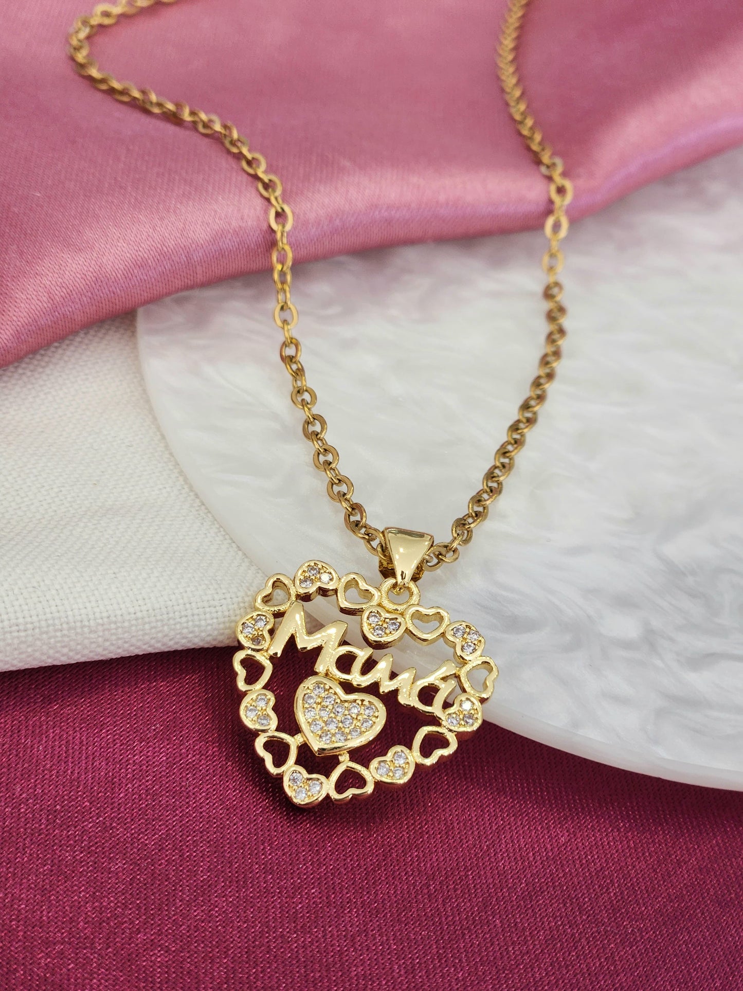 Collar corazon mama en medio con corazones alrededor #1
