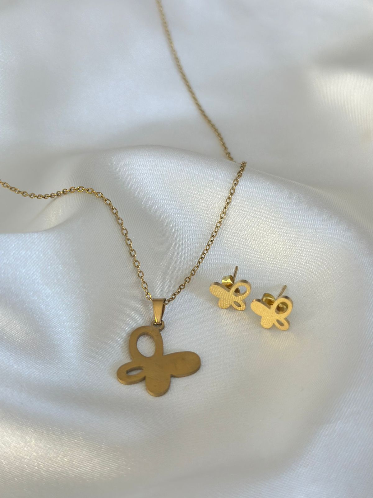 Collar y aretes mariposas #1