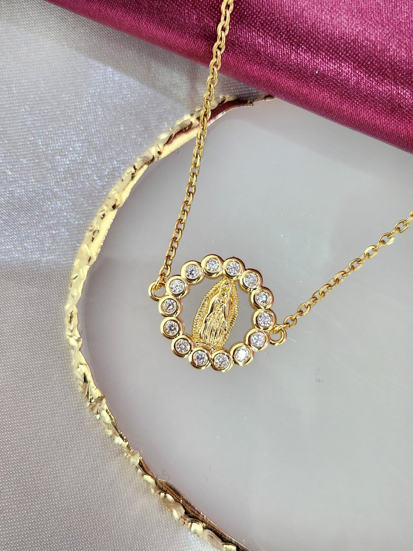 Collar virgencita #43 circulos zirconia