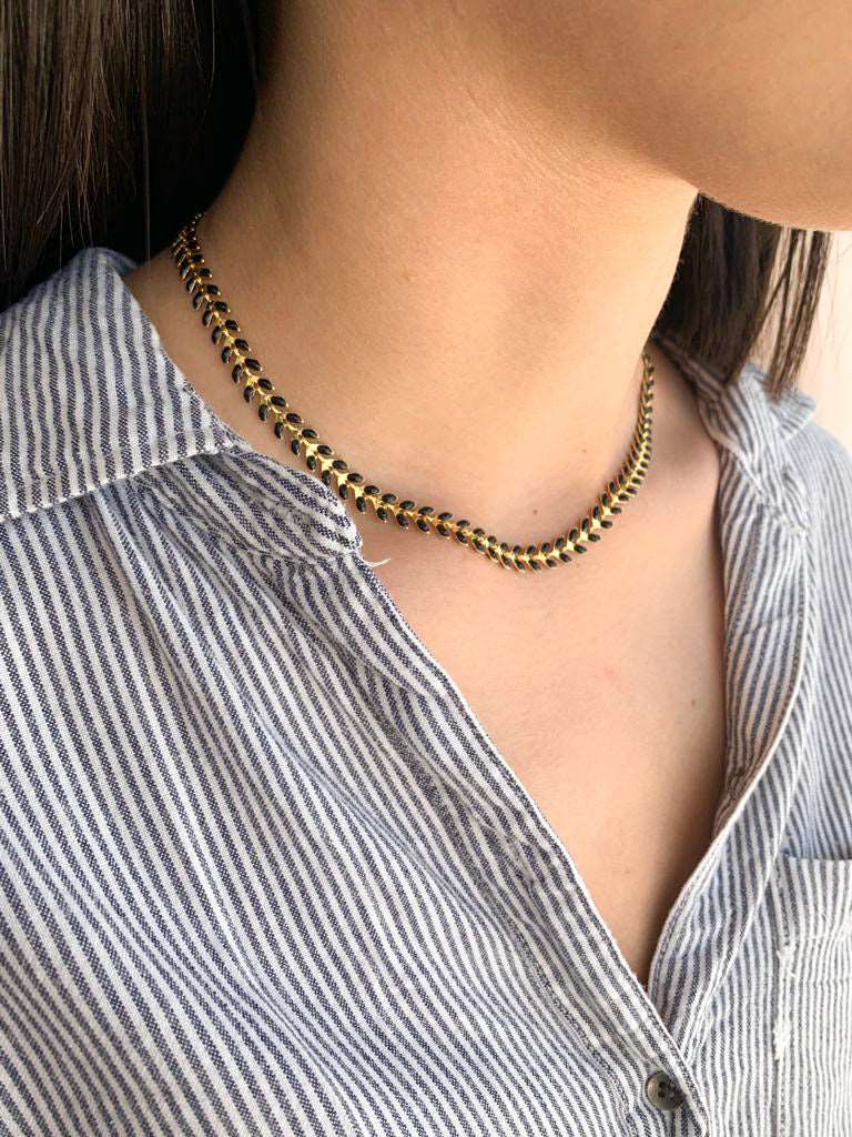 Choker flechas negras