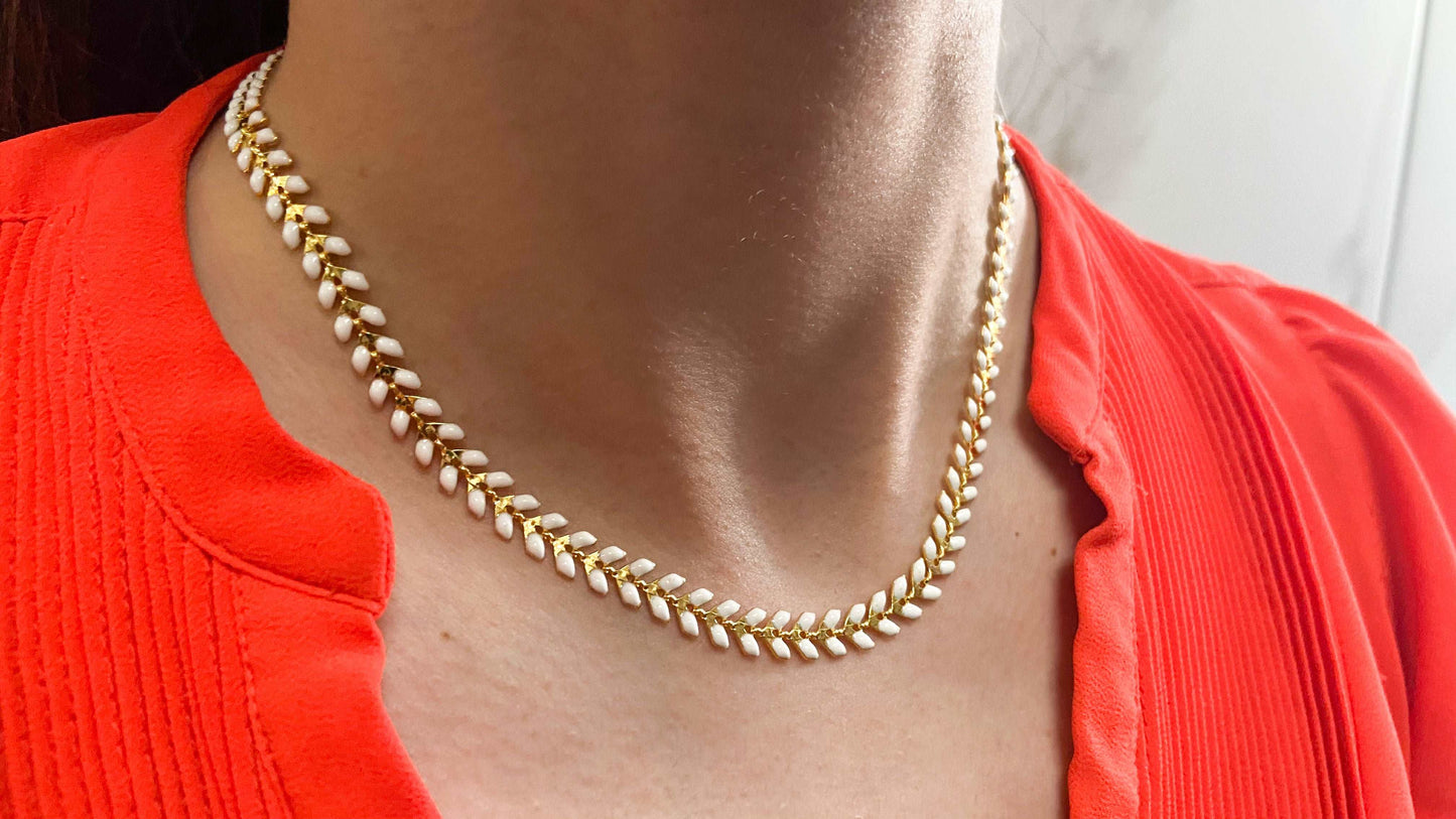Choker flechas blancas