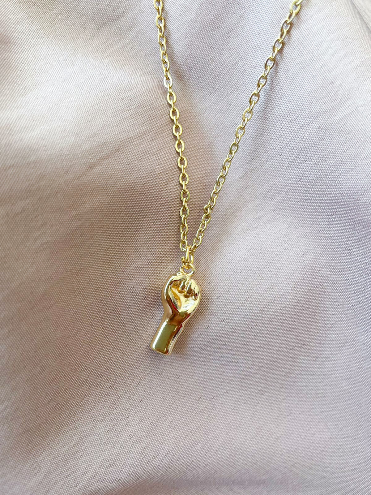 Collar mano puño #P