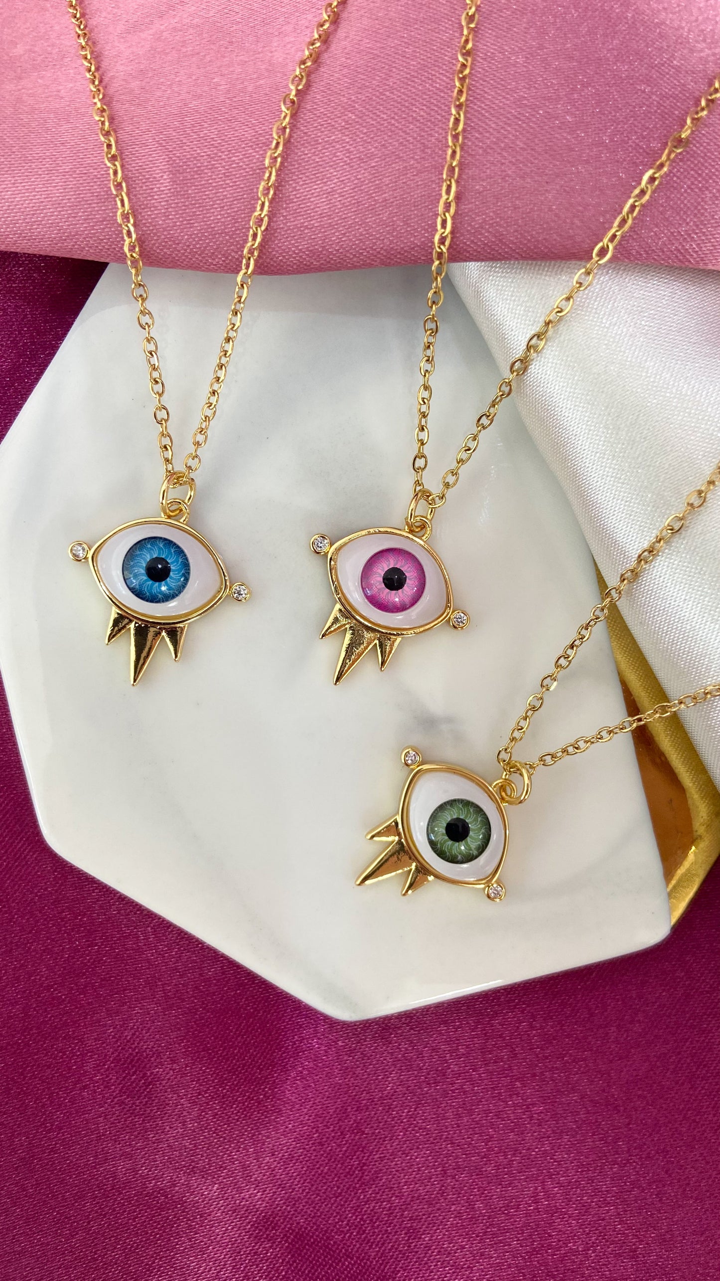 Collar ojo pupila pestaña abajo #Q