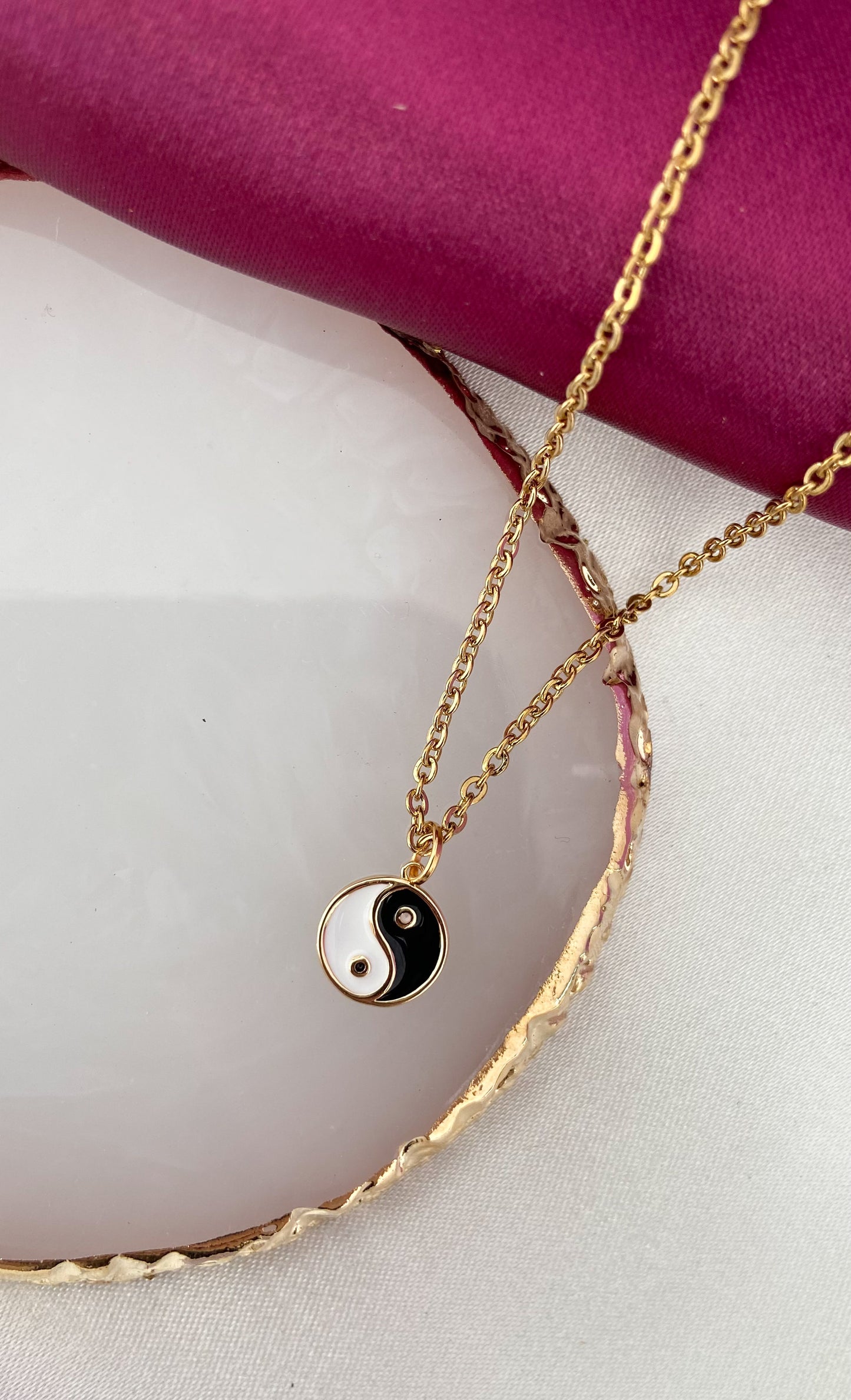 Collar ying yang blanco negro #AA