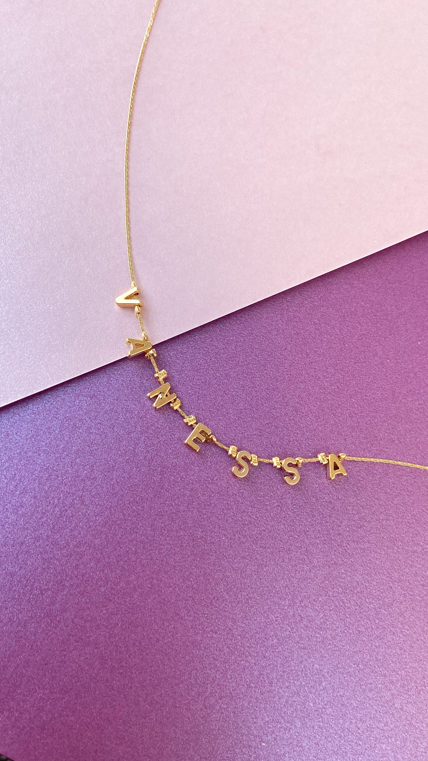 Collar personalizado letras separadas dorado letras