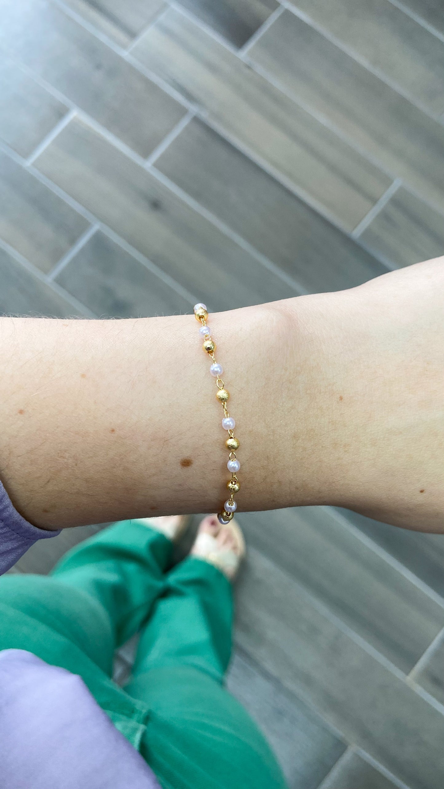 Pulsera perlas y bolitas doradas seguidas #M11